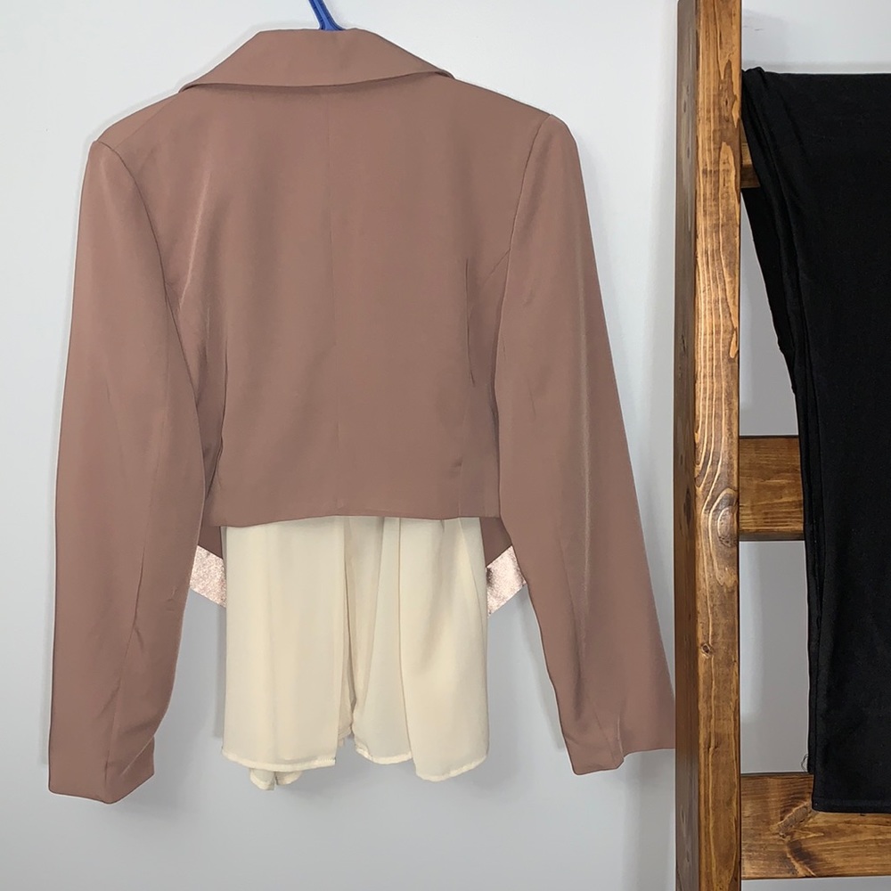🔴SOLD🔴Cropped Blazer💝 - Picture 2 of 10